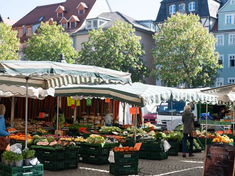 Stände beim Jenaer Wochenmarkt