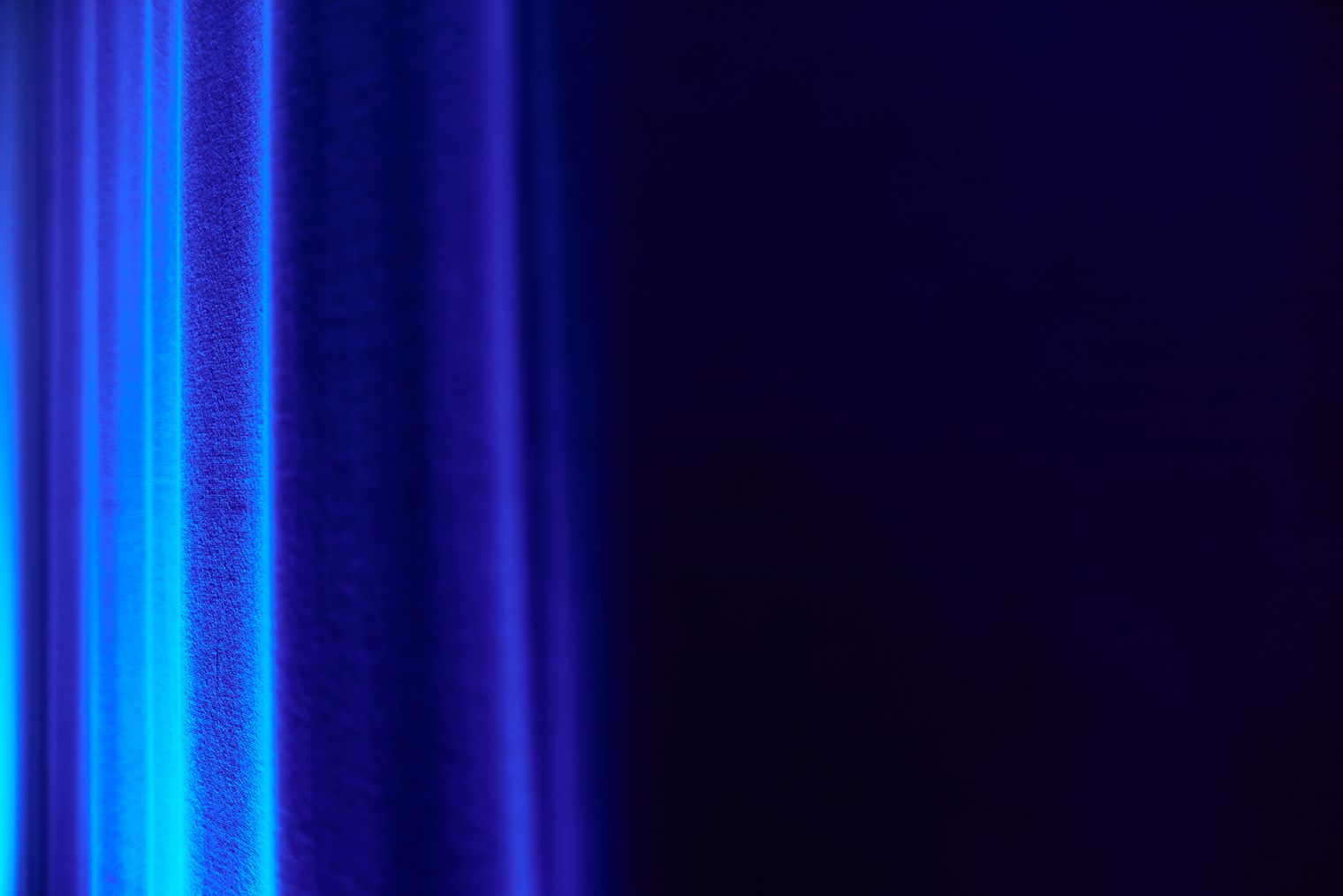 Blauer Vorhang